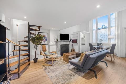 Studio to rent, Lancaster Gate, London W2