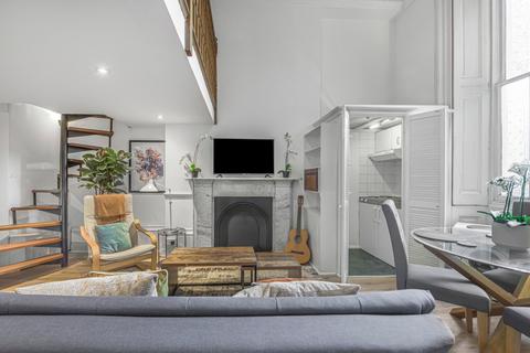 Studio to rent, Lancaster Gate, London W2