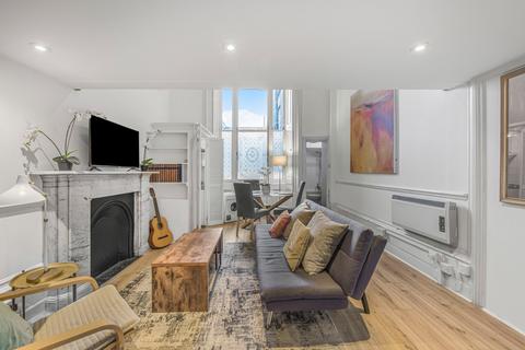 Studio to rent, Lancaster Gate, London W2
