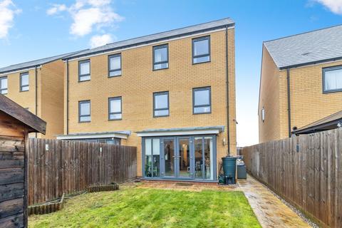 4 bedroom semi-detached house for sale, Fen Street, Brooklands, MILTON KEYNES