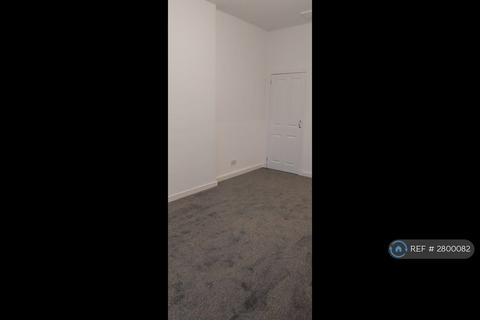 3 bedroom flat to rent, Hillington, Glasgow, G52