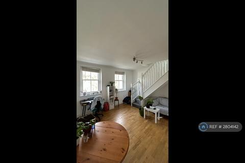 2 bedroom maisonette to rent, Trafalgar Avenue, London, SE15