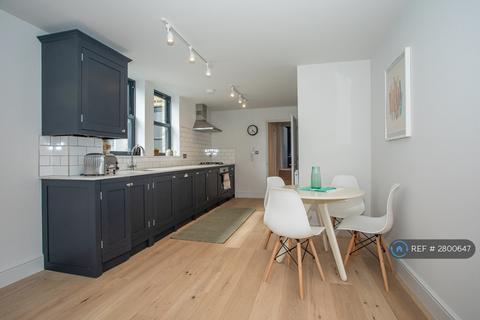 2 bedroom flat to rent, Gilbey Road, London, SW17