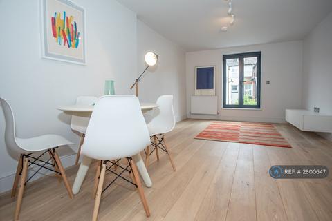 2 bedroom flat to rent, Gilbey Road, London, SW17