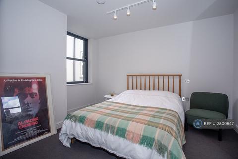 2 bedroom flat to rent, Gilbey Road, London, SW17