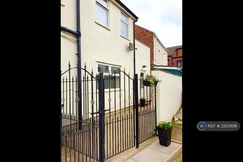 2 bedroom semi-detached house to rent, Whitegate Drive, Blackpool, FY3