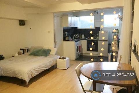 Studio to rent, Worship Street, London, EC2A
