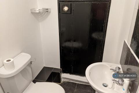 Studio to rent, Worship Street, London, EC2A