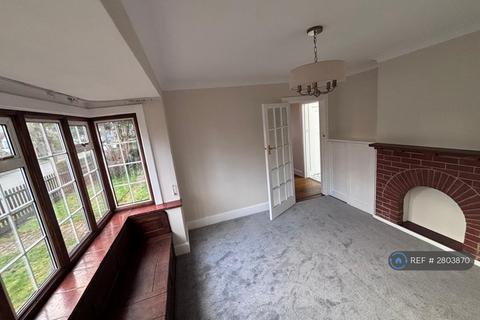 4 bedroom detached house to rent, Exeforde Avenue, Ashford, TW15
