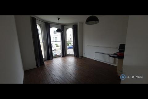 2 bedroom flat to rent, Spencer Road, Eastbourne, BN21