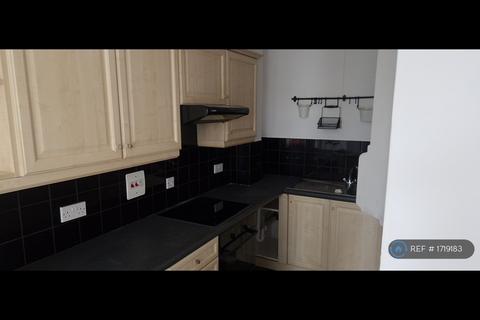 2 bedroom flat to rent, Spencer Road, Eastbourne, BN21