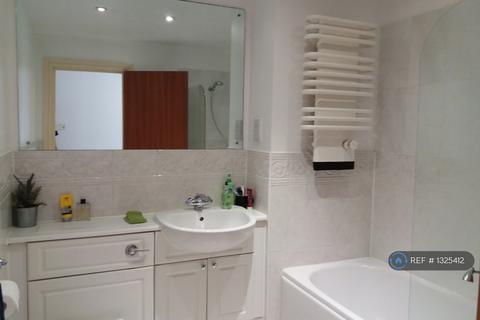 2 bedroom flat to rent, Rubens Place, London, SW4