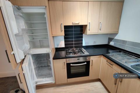 2 bedroom terraced house to rent, Park Road, Barnsley, S70