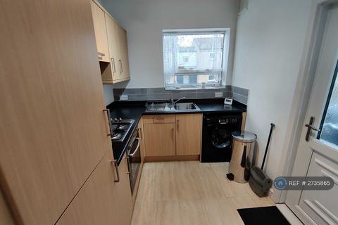 2 bedroom terraced house to rent, Park Road, Barnsley, S70