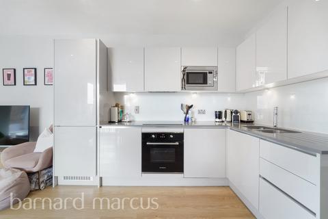 1 bedroom flat for sale, Greyhound Parade, London