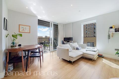 1 bedroom flat for sale, Greyhound Parade, London