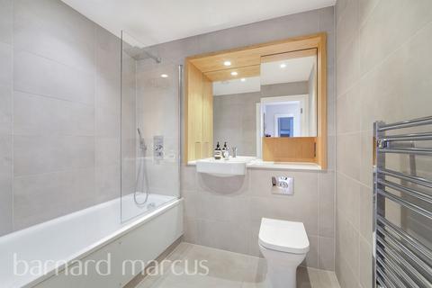 1 bedroom flat for sale, Greyhound Parade, London