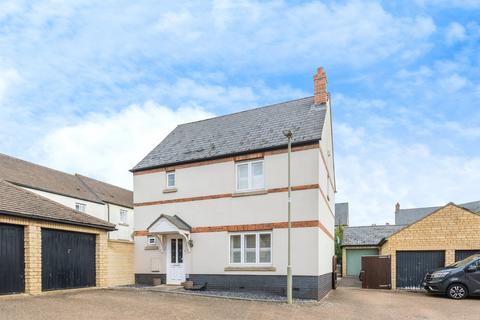 3 bedroom detached house for sale, Magnolia Way, Carterton