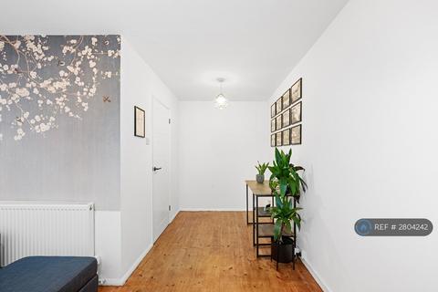 1 bedroom flat to rent, Carew Court, London, SE14