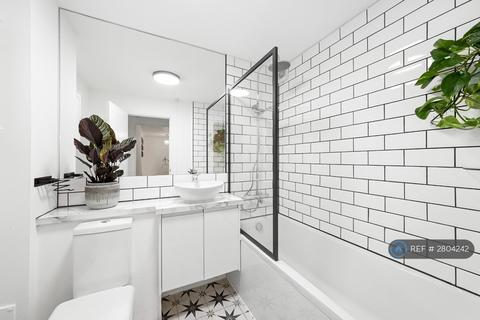 1 bedroom flat to rent, Carew Court, London, SE14