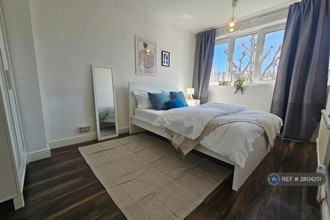 4 bedroom flat to rent, Cluny Estate, London, SE1