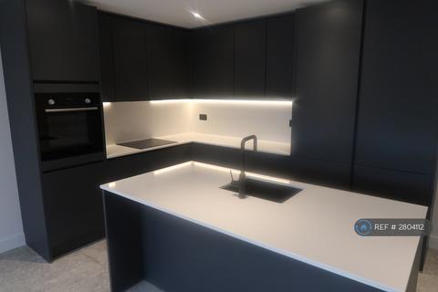 2 bedroom flat to rent, Glengall Road, Woodford Green, IG8
