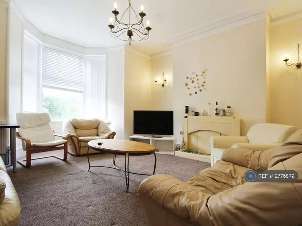 Spacious Lounge To Unwind