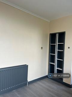 3 bedroom semi-detached house to rent, Highmoor Road, Rowley Regis, B65