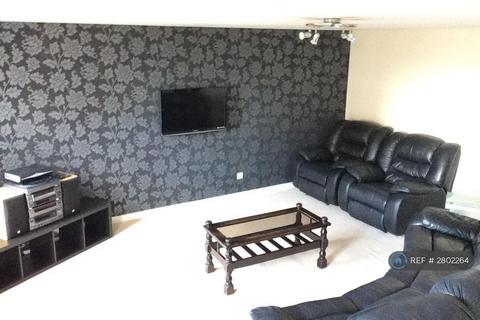 2 bedroom flat to rent, Holburn St, Aberdeen, AB10