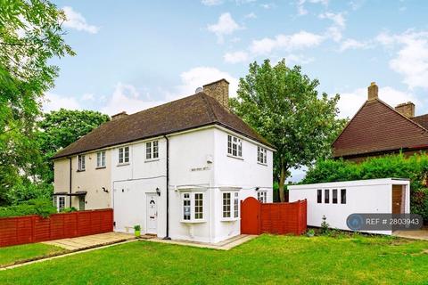 1 bedroom in a house share to rent, Red Post Hill, London, SE24