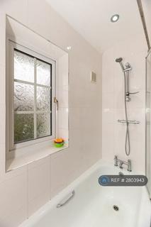 1 bedroom in a house share to rent, Red Post Hill, London, SE24