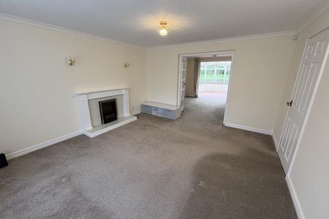4 bedroom detached house to rent, Woburn Road, Crawley