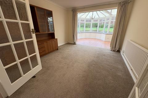 4 bedroom detached house to rent, Woburn Road, Crawley