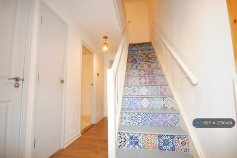 2 bedroom maisonette to rent, Chubworthy Street, London, SE14
