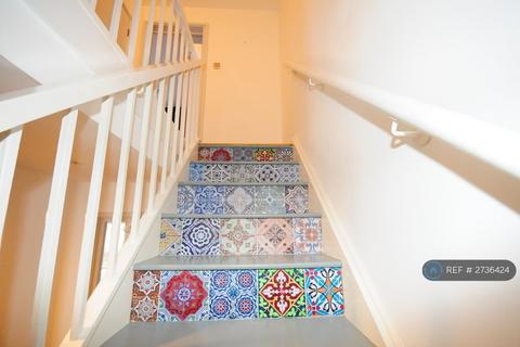 2 bedroom maisonette to rent, Chubworthy Street, London, SE14