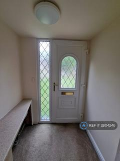 3 bedroom semi-detached house to rent, Mayhurst Close, Tipton, DY4