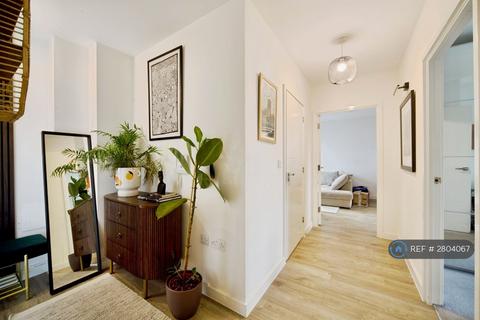2 bedroom flat to rent, Woodley Crescent, London, NW2