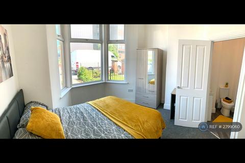 1 bedroom in a house share to rent, Bed Group House Share, Middlesbrough, TS4