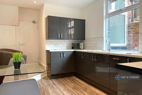 1 bedroom in a house share to rent, Bed Group House Share, Middlesbrough, TS4