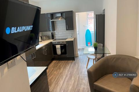1 bedroom in a house share to rent, Bed Group House Share, Middlesbrough, TS4