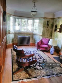 2 bedroom semi-detached house to rent, Petersham Road, Richmond, TW10