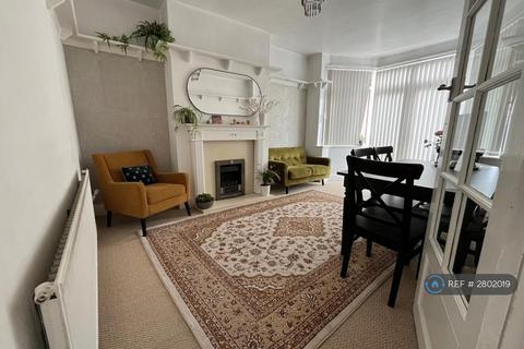3 bedroom semi-detached house to rent, Perry Avenue, Birmingham, B42