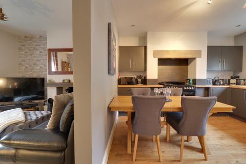 undefined, Huddersfield Road, Thongsbridge, Holmfirth, West Yorkshire, HD9