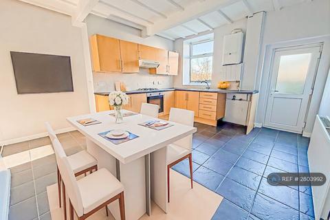 3 bedroom terraced house to rent, Redearth Road, Darwen, BB3