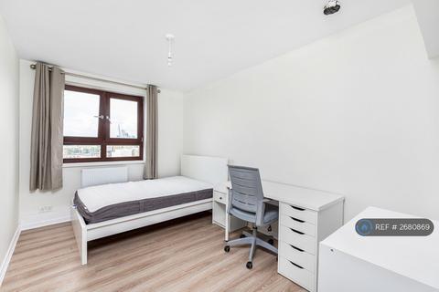 1 bedroom in a flat share to rent, Masterman House, London, SE5