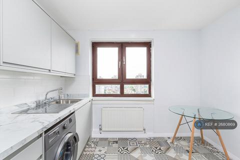 1 bedroom in a flat share to rent, Masterman House, London, SE5