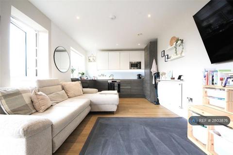 1 bedroom flat to rent, Bevan Court, London, E10