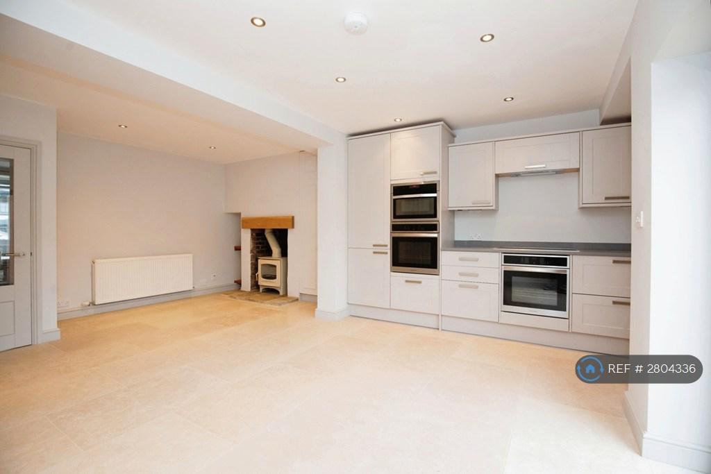 Dining Room When Unfurnished