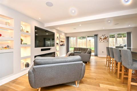 4 bedroom semi-detached house for sale, Cornflower Crescent, Polegate