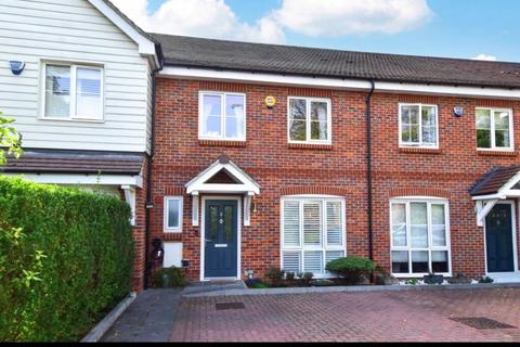 3 bedroom terraced house to rent, Woodside Road, Abbots Langley, WD5